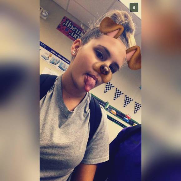 quenn_shy100